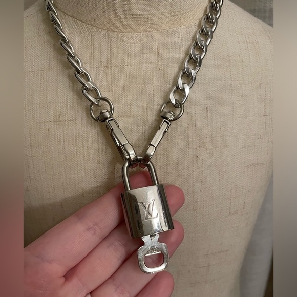 Silver Louis Vuitton Lock #434 and key #315 - Picture 1 of 5